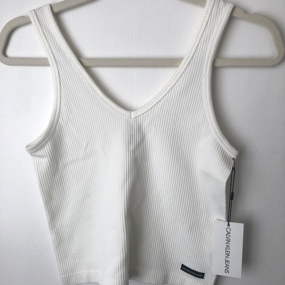 White Calvin Klein crop top 🤍
